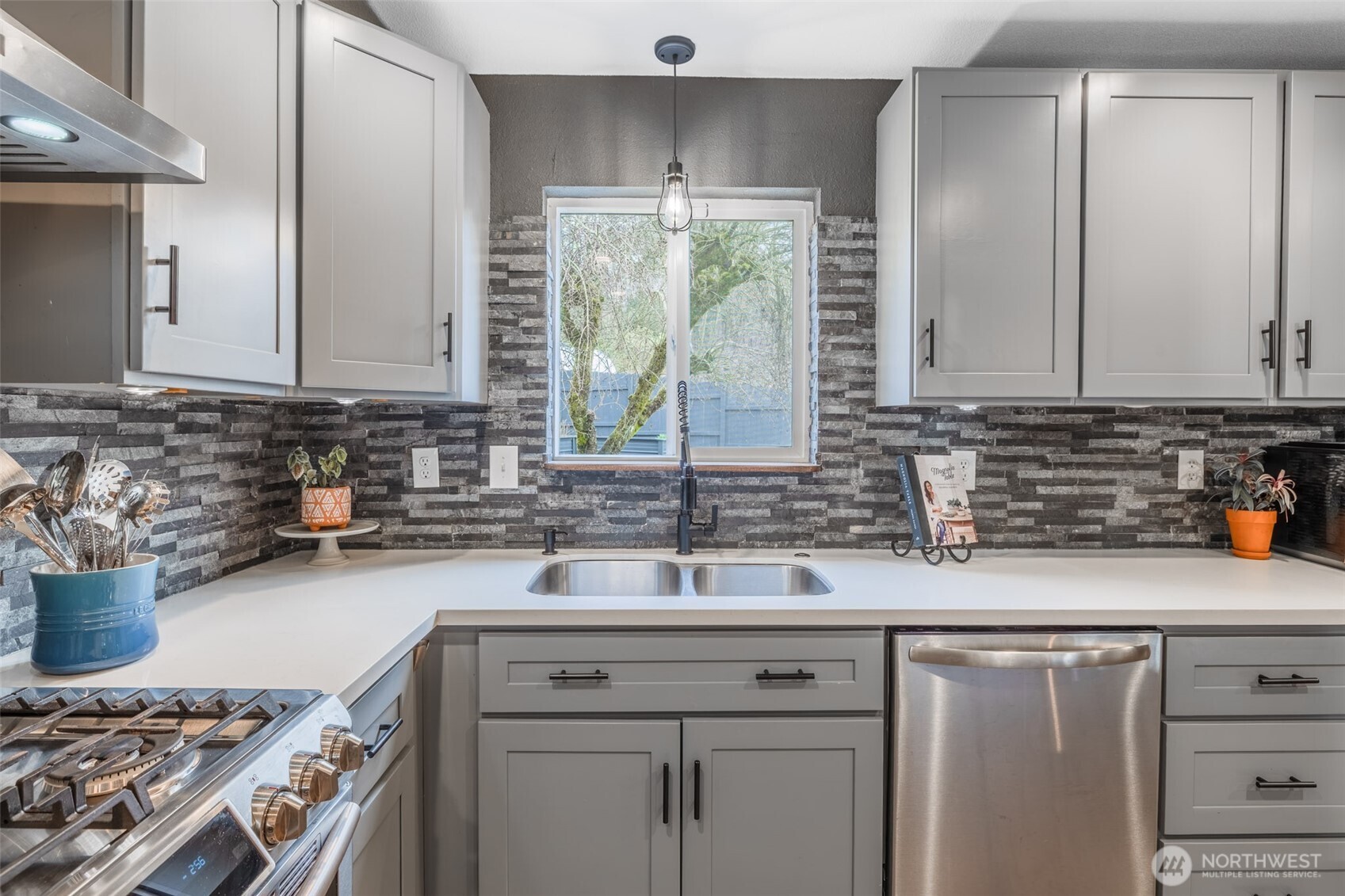 25710 Pacific St , Black Diamond, WA 98010