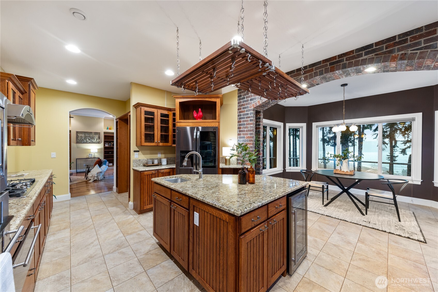 6608 Ivy Street , Anacortes, WA 98221-8263