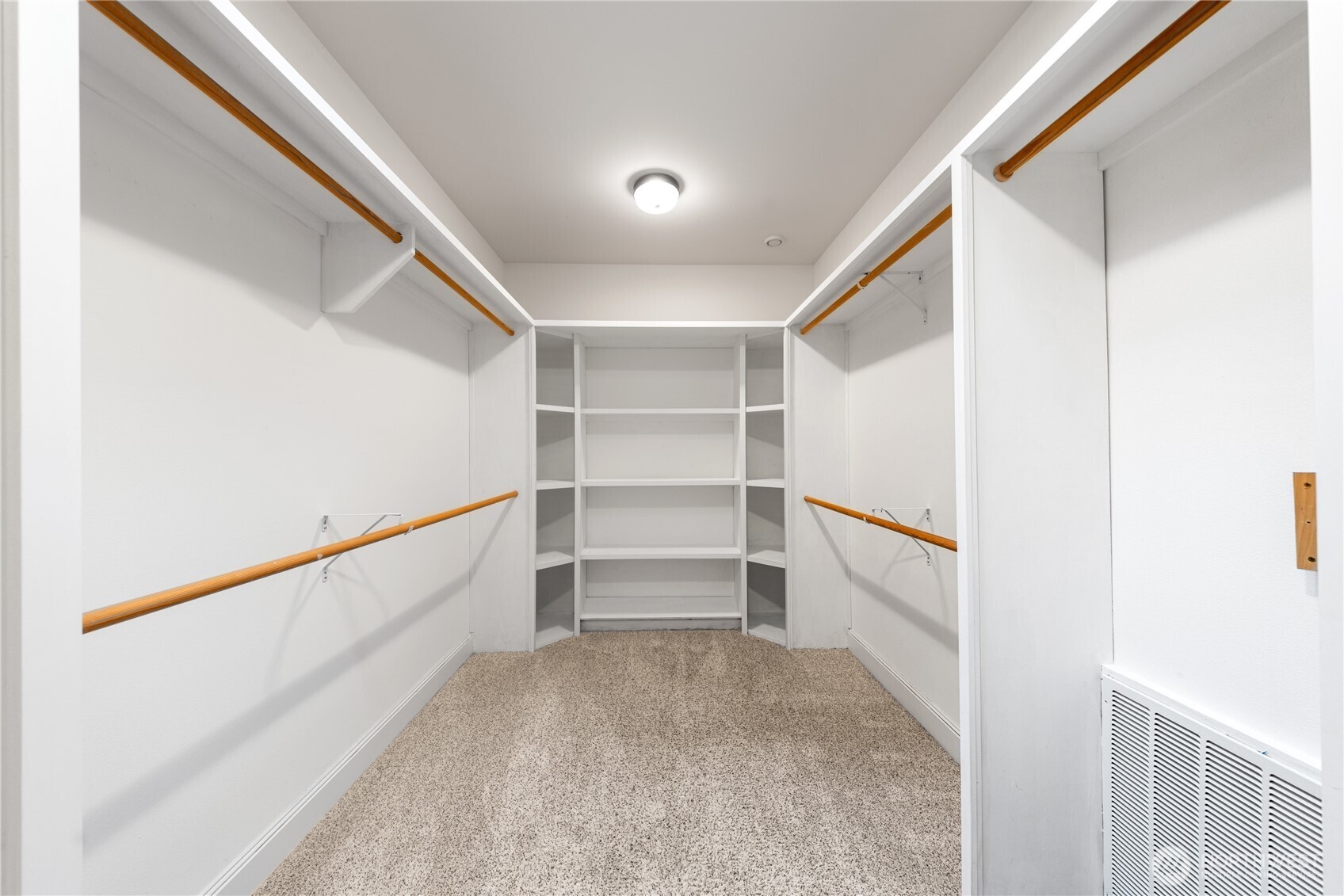 6608 Ivy Street , Anacortes, WA 98221-8263