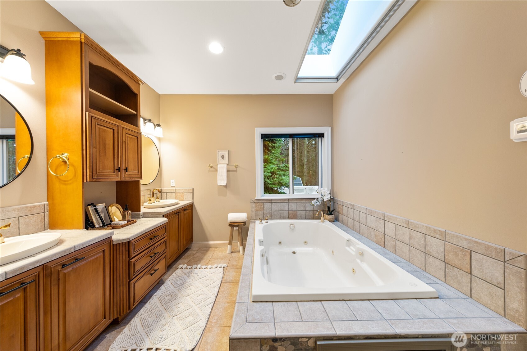 6608 Ivy Street , Anacortes, WA 98221-8263