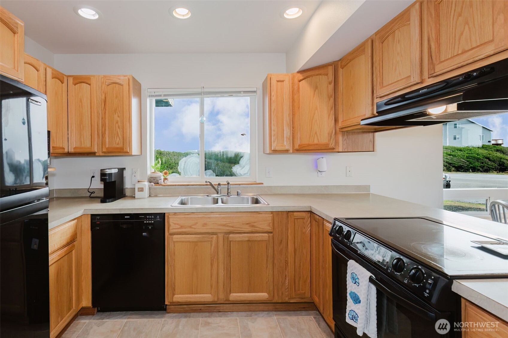 1272 Cutlass Court , Ocean Shores, WA 98569