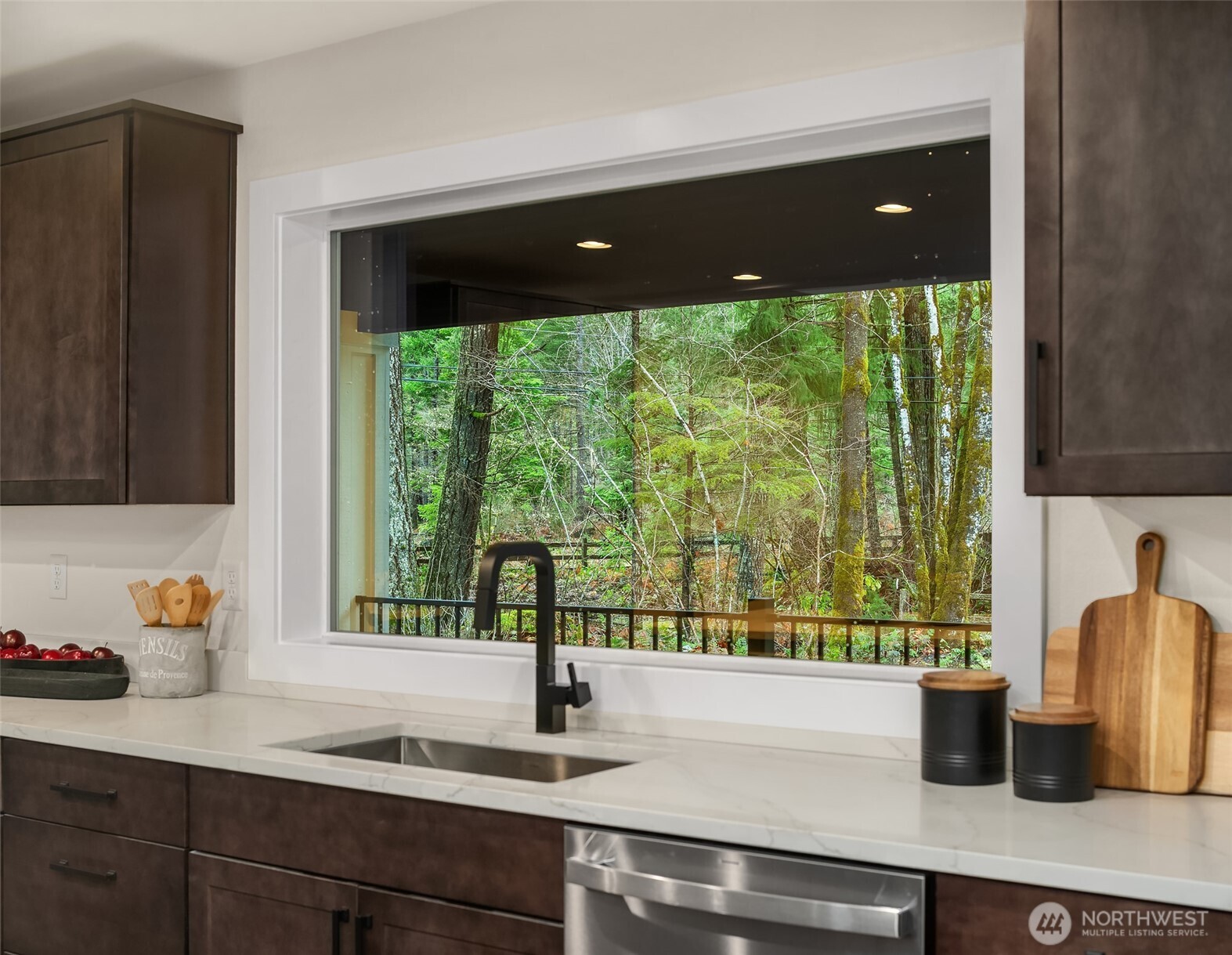 110 Mountain View Drive , Packwood, WA 98361