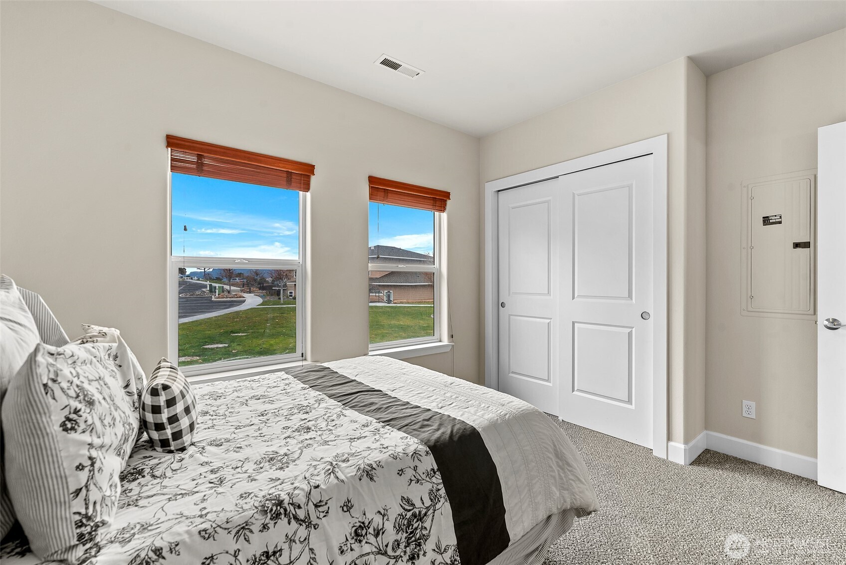 9270 Canyon Drive NW #C16, Quincy, WA 98848