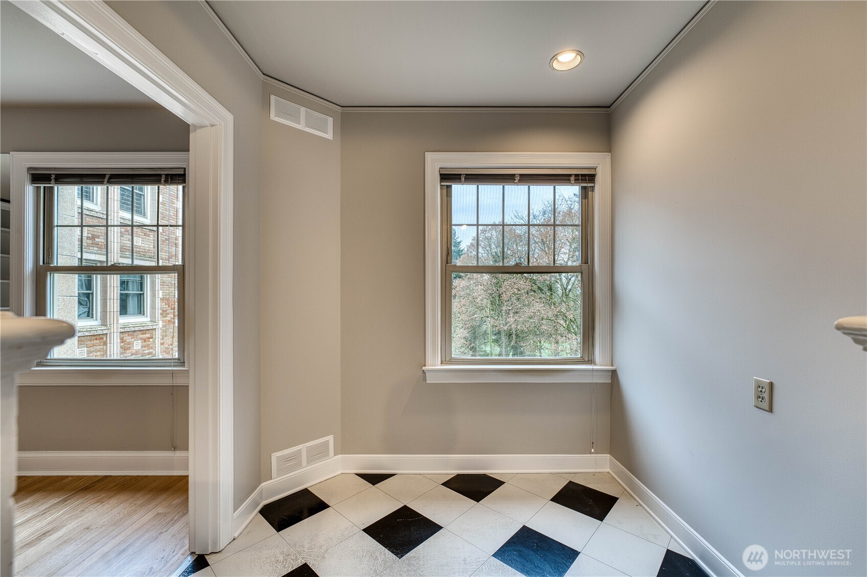 5810 Cowen Place NE #301, Seattle, WA 98105