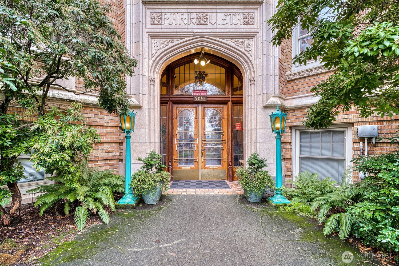 5810 Cowen Place NE #301, Seattle, WA 98105