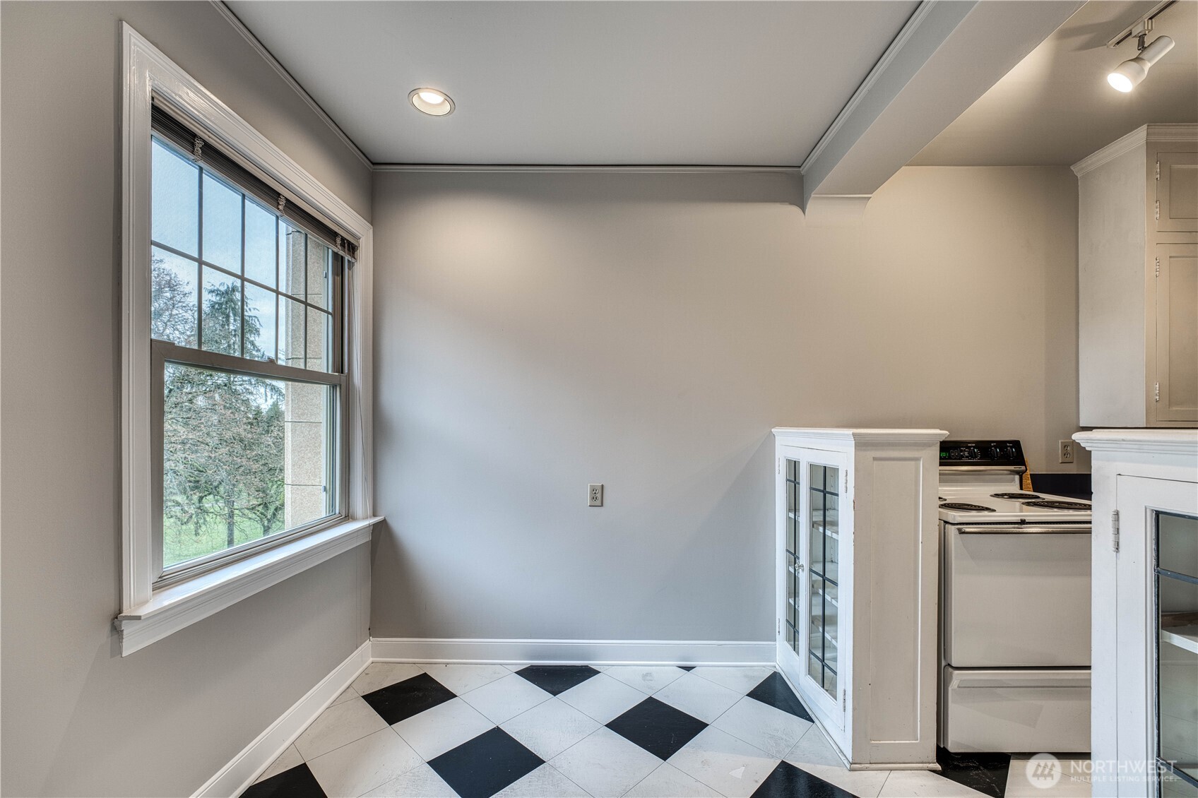 5810 Cowen Place NE #301, Seattle, WA 98105