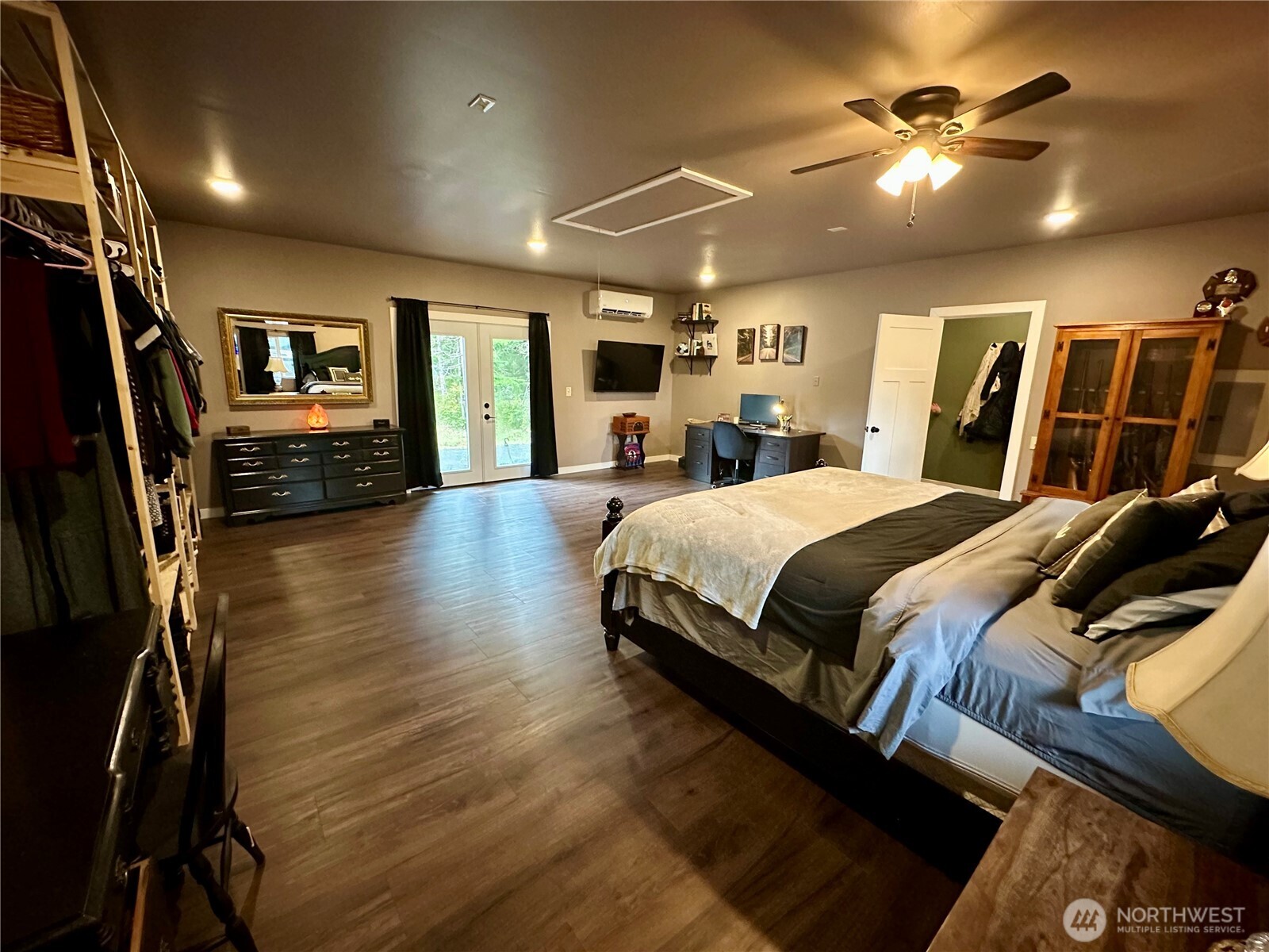 970 N Colony Surf Drive , Lilliwaup, WA 98555-9784