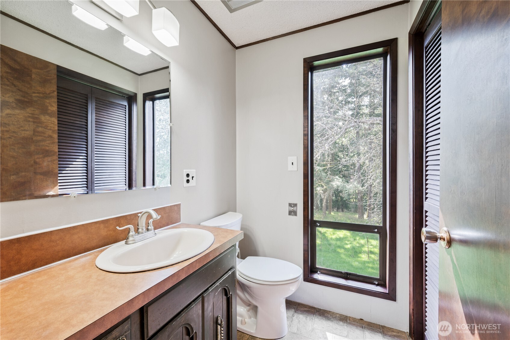 2366 Seminary Hill Road , Centralia, WA 98531