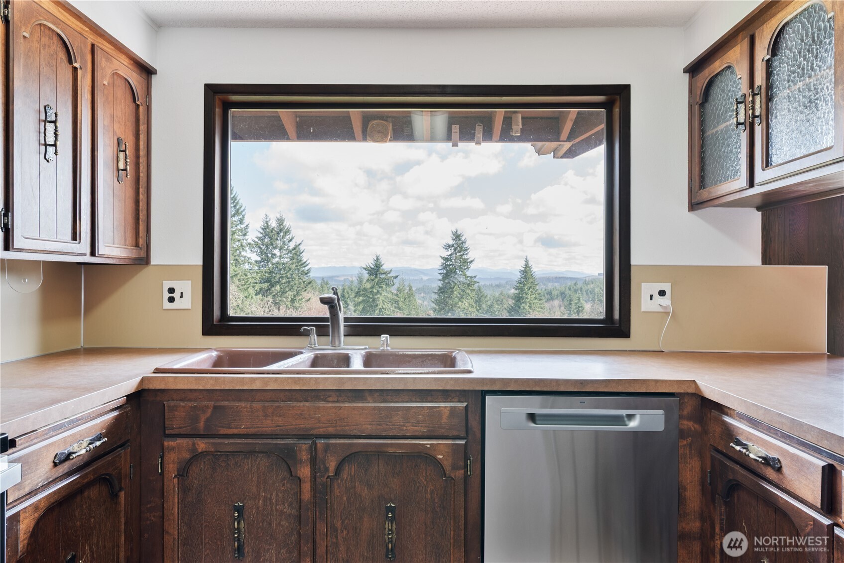 2366 Seminary Hill Road , Centralia, WA 98531