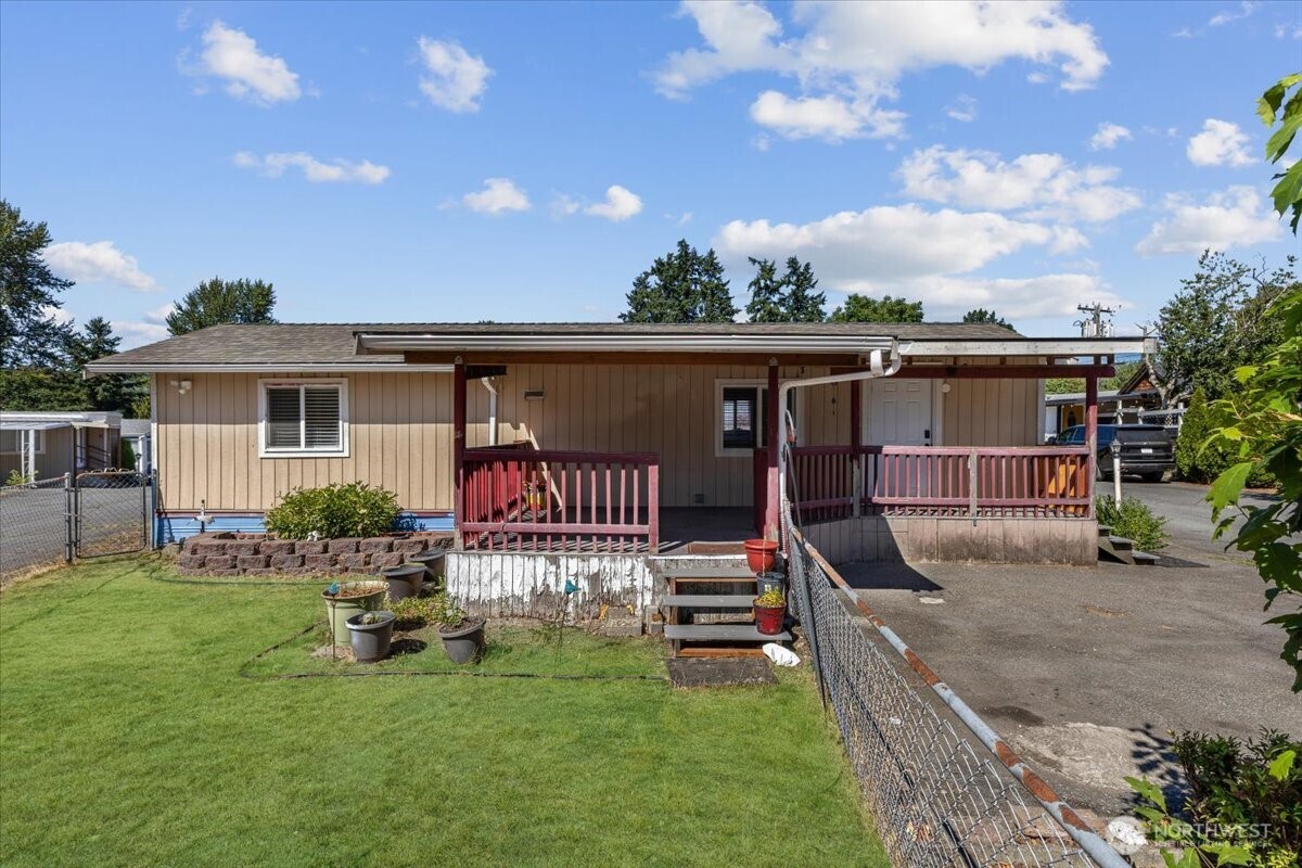 7614 NE Bothell Wy #11, Kenmore, WA 98028