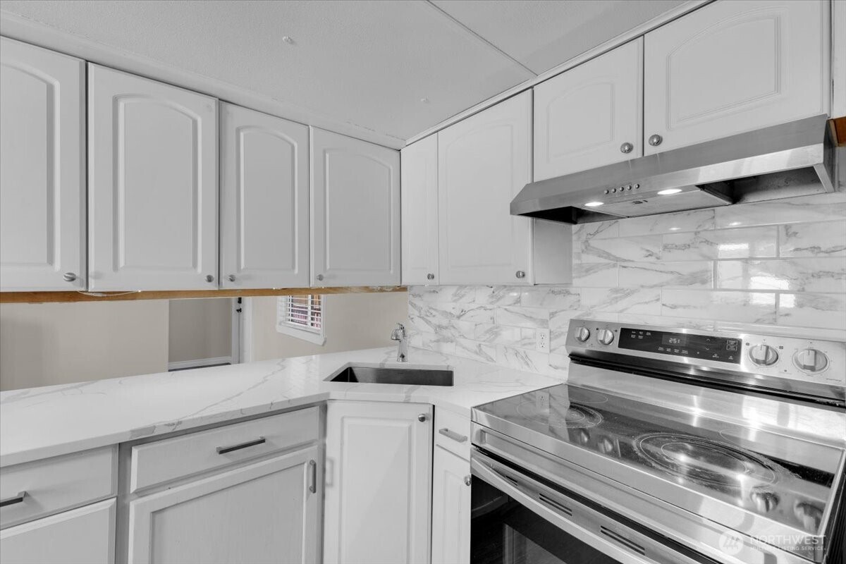 7614 NE Bothell Wy #11, Kenmore, WA 98028
