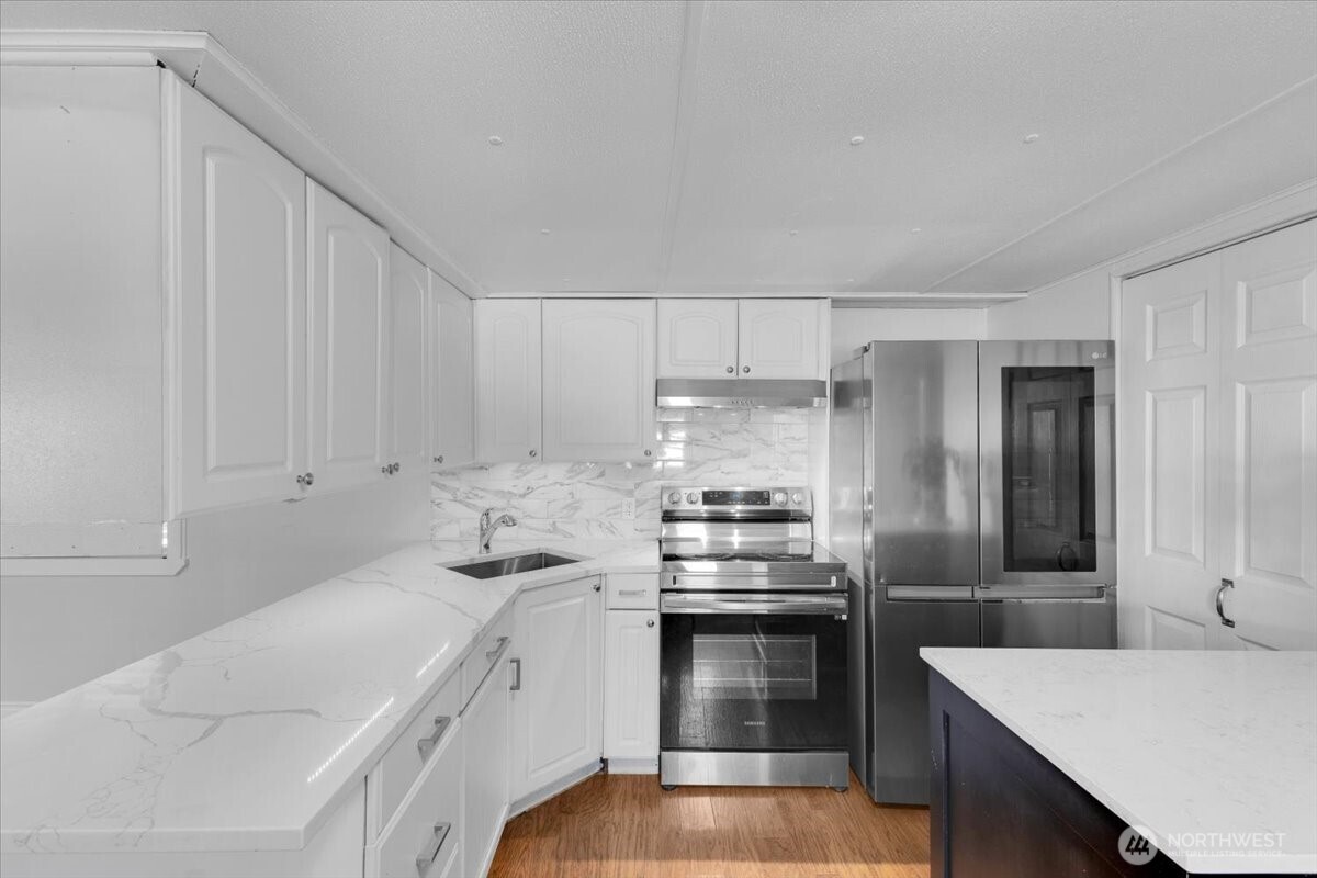 7614 NE Bothell Wy #11, Kenmore, WA 98028