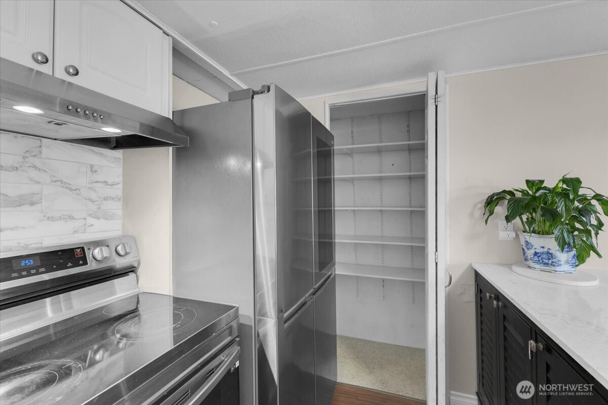 7614 NE Bothell Wy #11, Kenmore, WA 98028