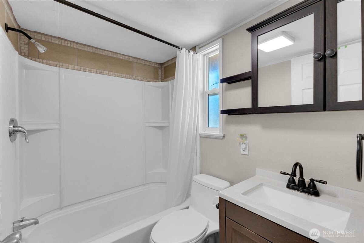 7614 NE Bothell Wy #11, Kenmore, WA 98028