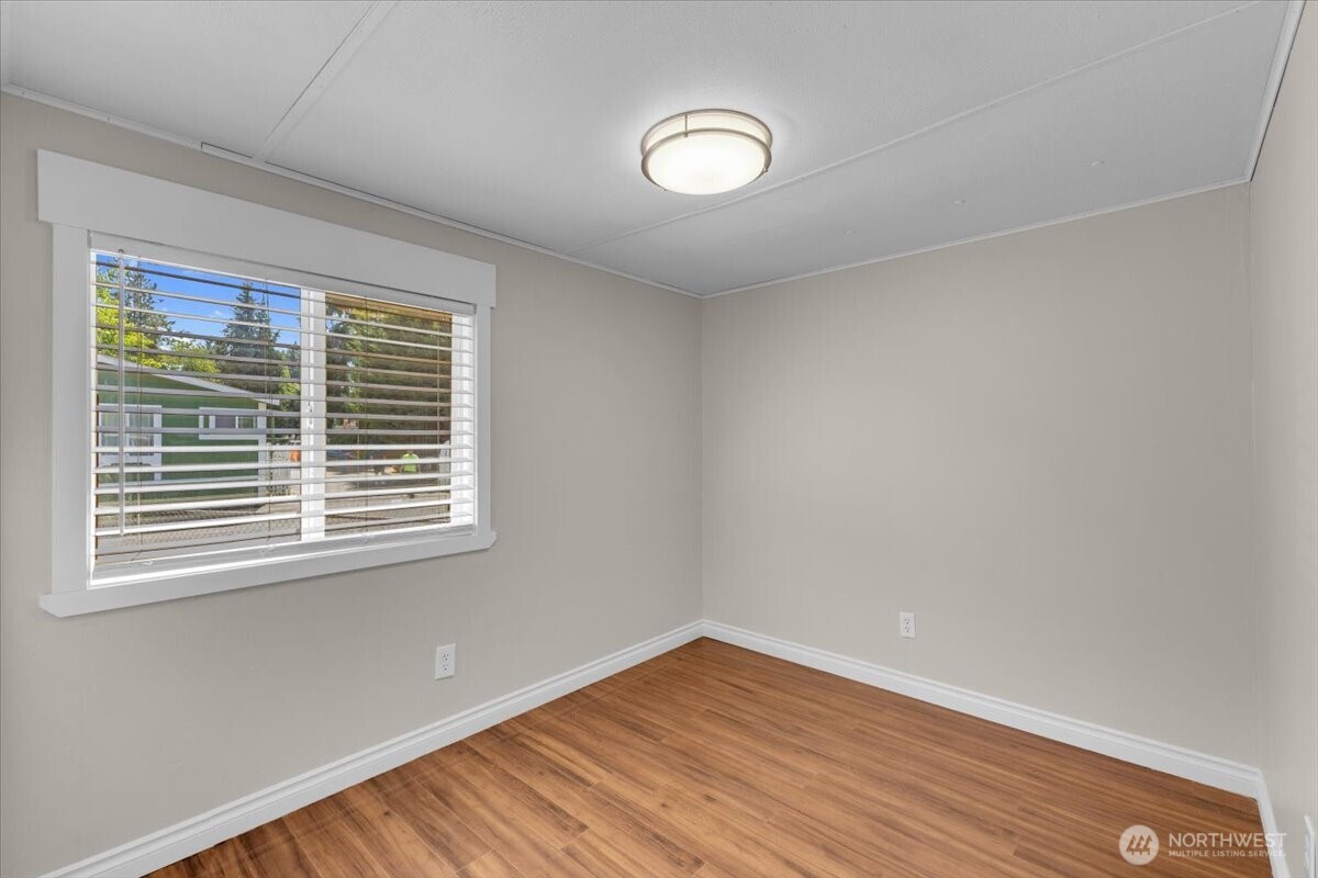 7614 NE Bothell Wy #11, Kenmore, WA 98028