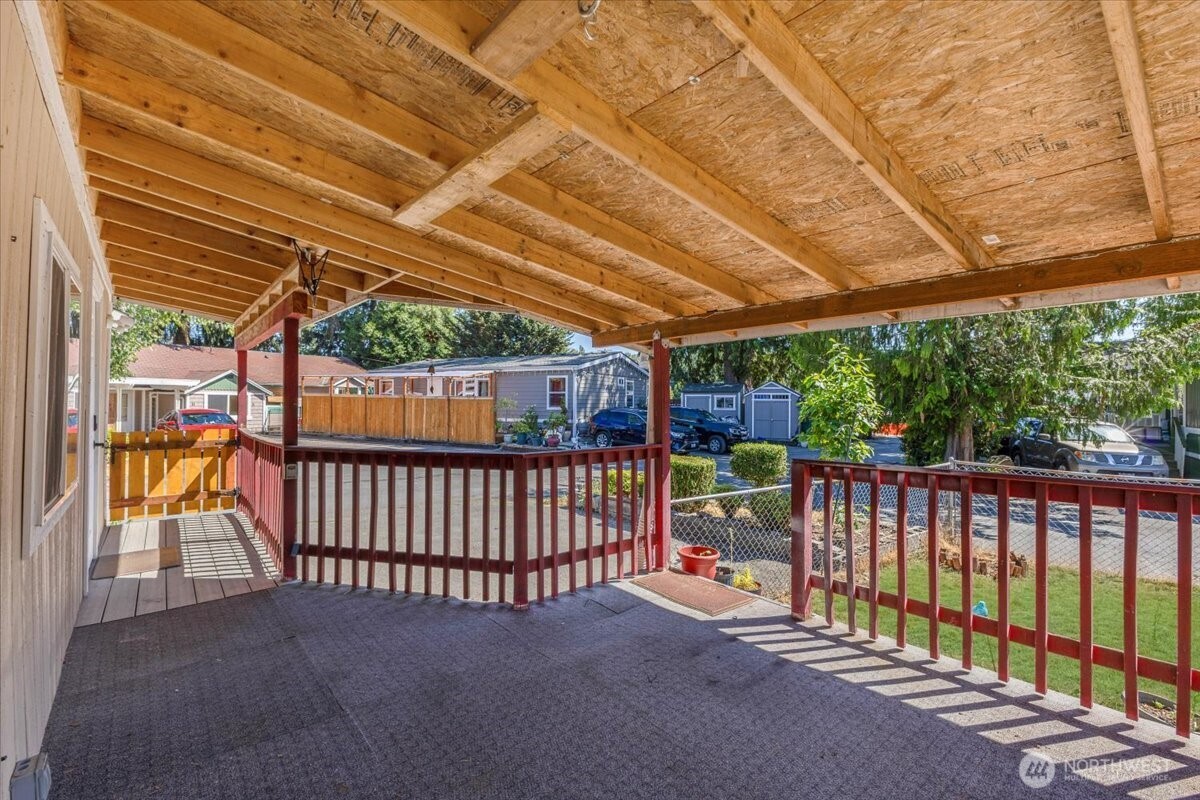 7614 NE Bothell Wy #11, Kenmore, WA 98028