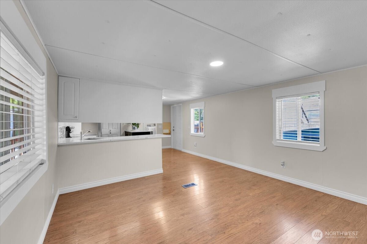 7614 NE Bothell Wy #11, Kenmore, WA 98028