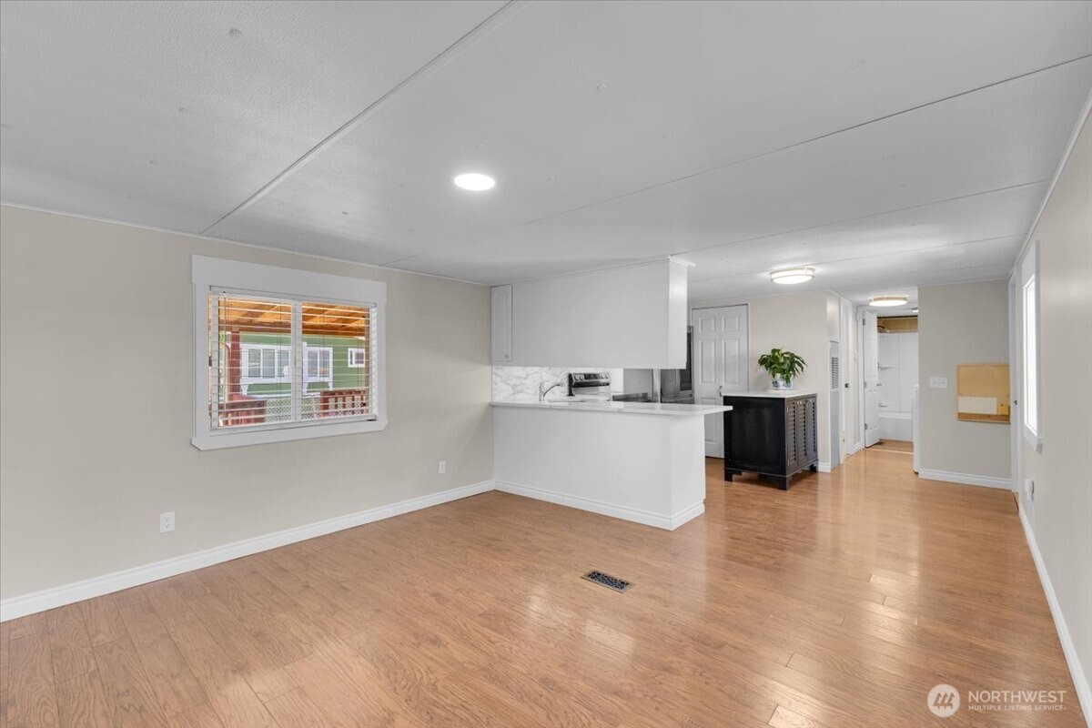 7614 NE Bothell Wy #11, Kenmore, WA 98028