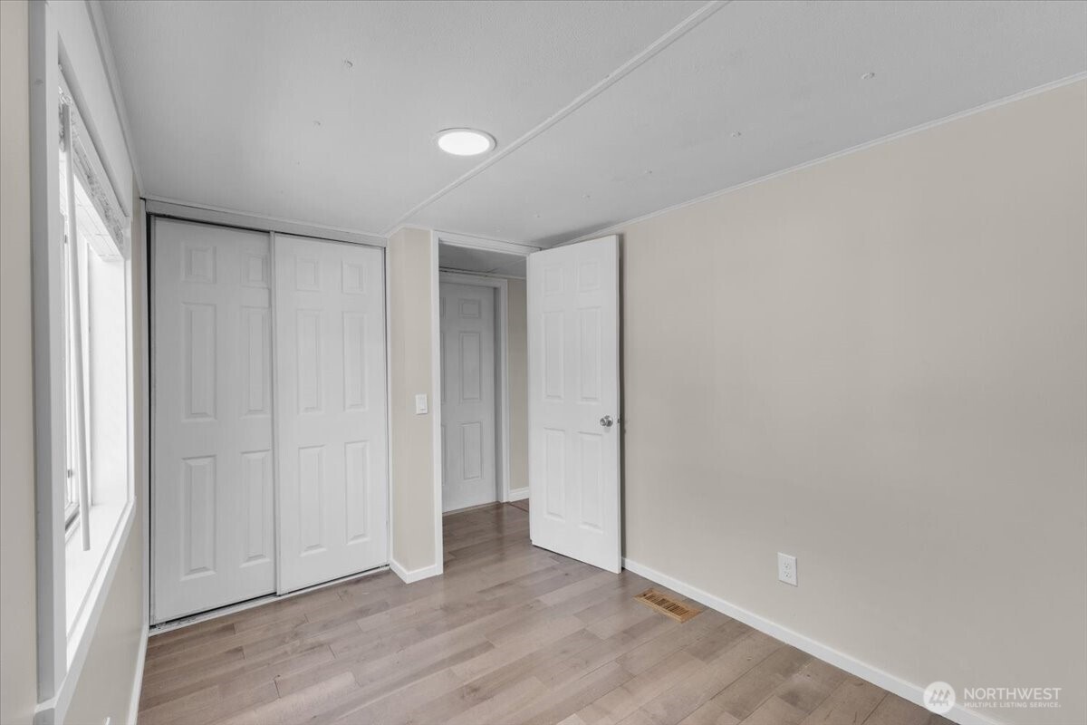 7614 NE Bothell Wy #11, Kenmore, WA 98028