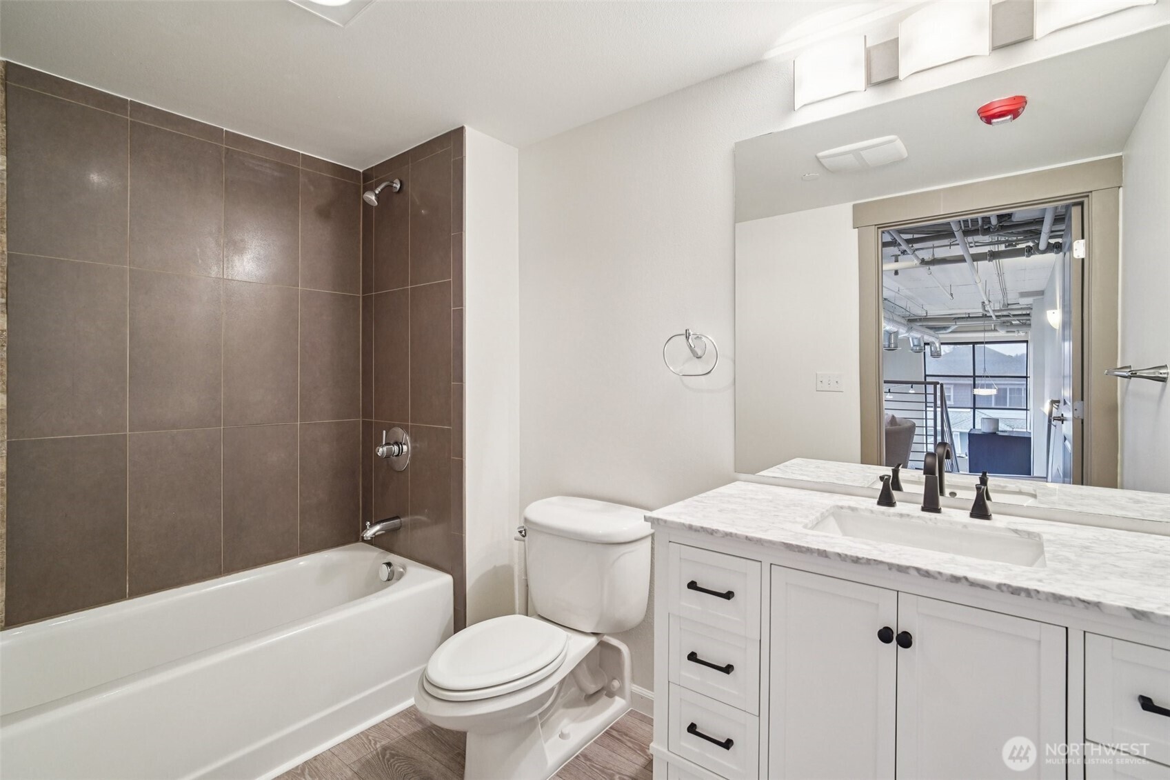 1886 25th Avenue NE #101, Issaquah, WA 98029