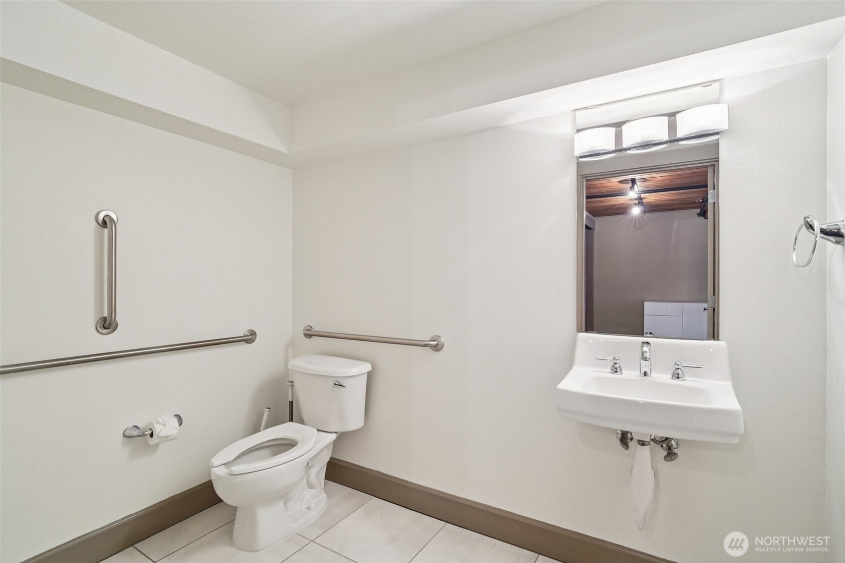 1886 25th Avenue NE #101, Issaquah, WA 98029