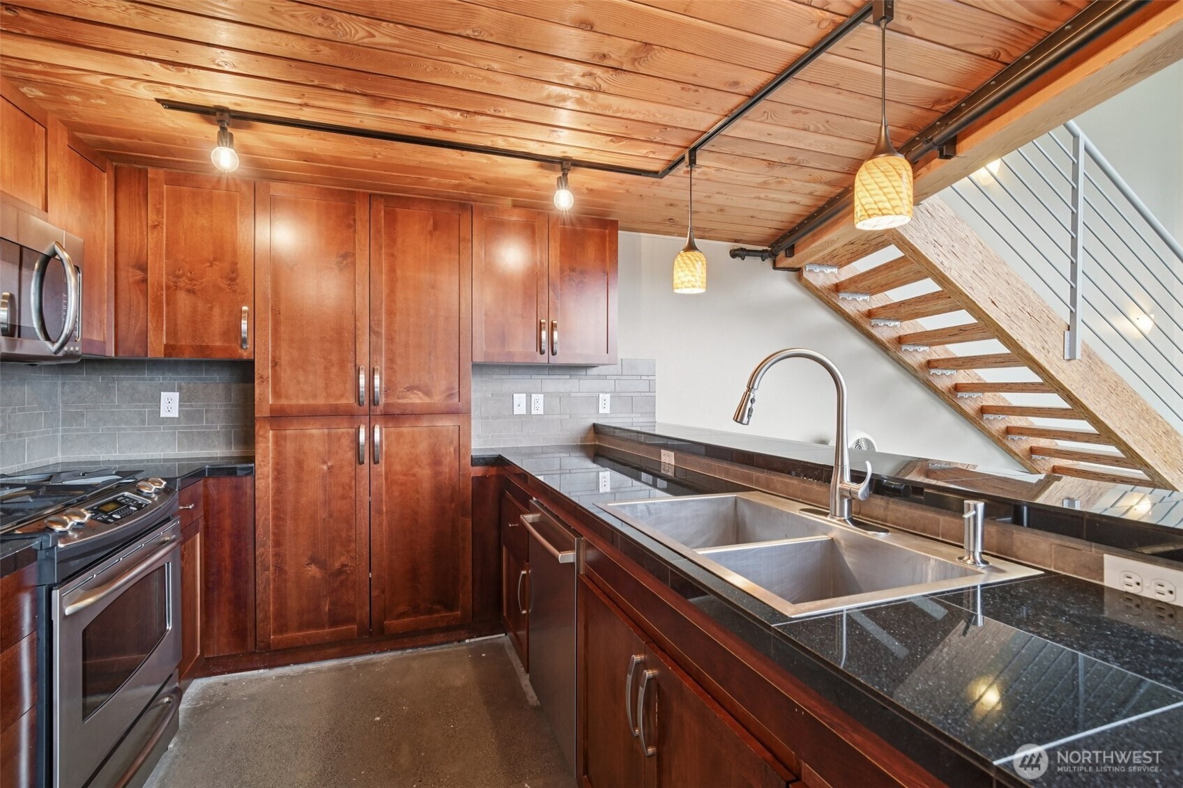 1886 25th Avenue NE #101, Issaquah, WA 98029