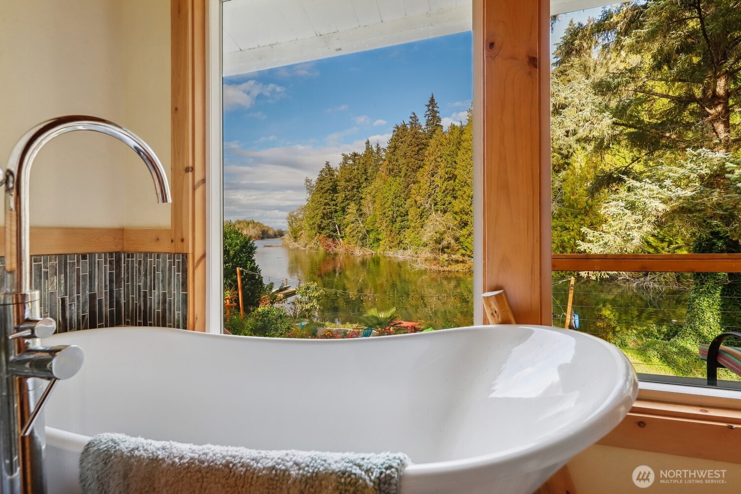 27442 State Highway 104 NE, Kingston, WA 98346-9491