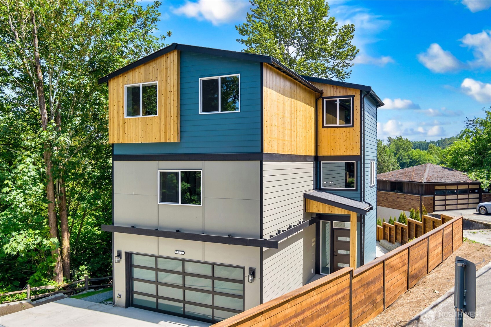 5732 Halls Lake Way , Lynnwood, WA 98036