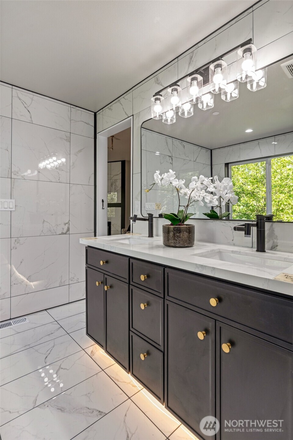 5732 Halls Lake Way , Lynnwood, WA 98036