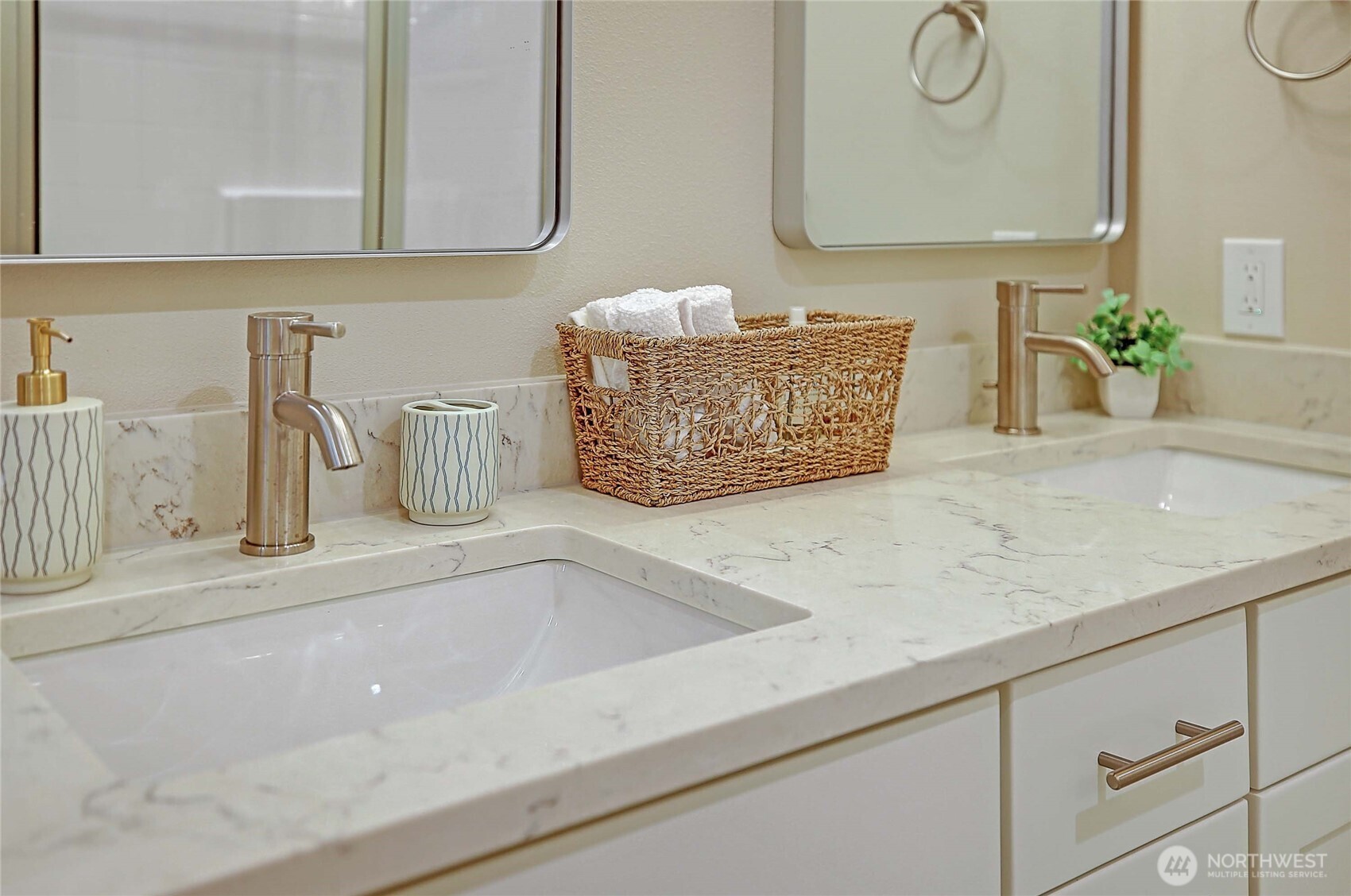 2801 Huckleberry Lane , Camano Island, WA 98282