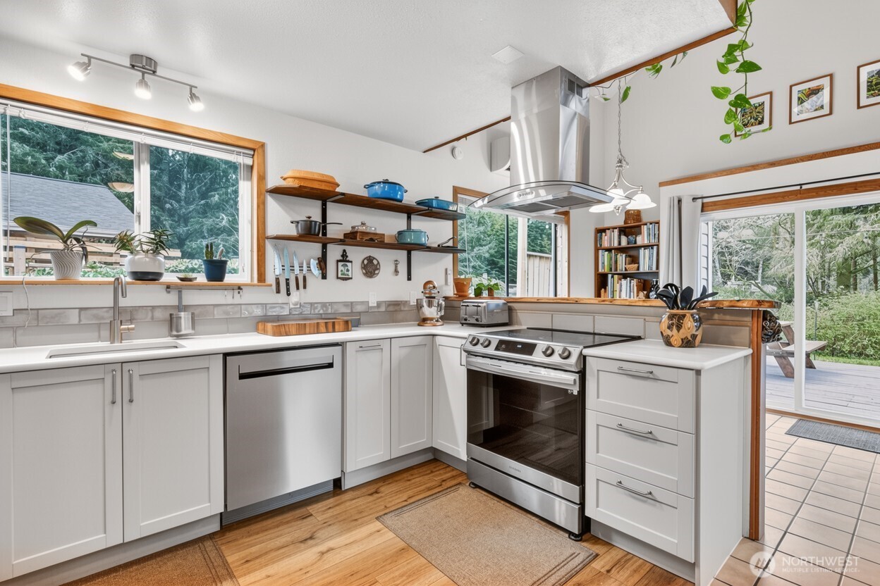 737 Dover Court SE, Ocean Shores, WA 98569