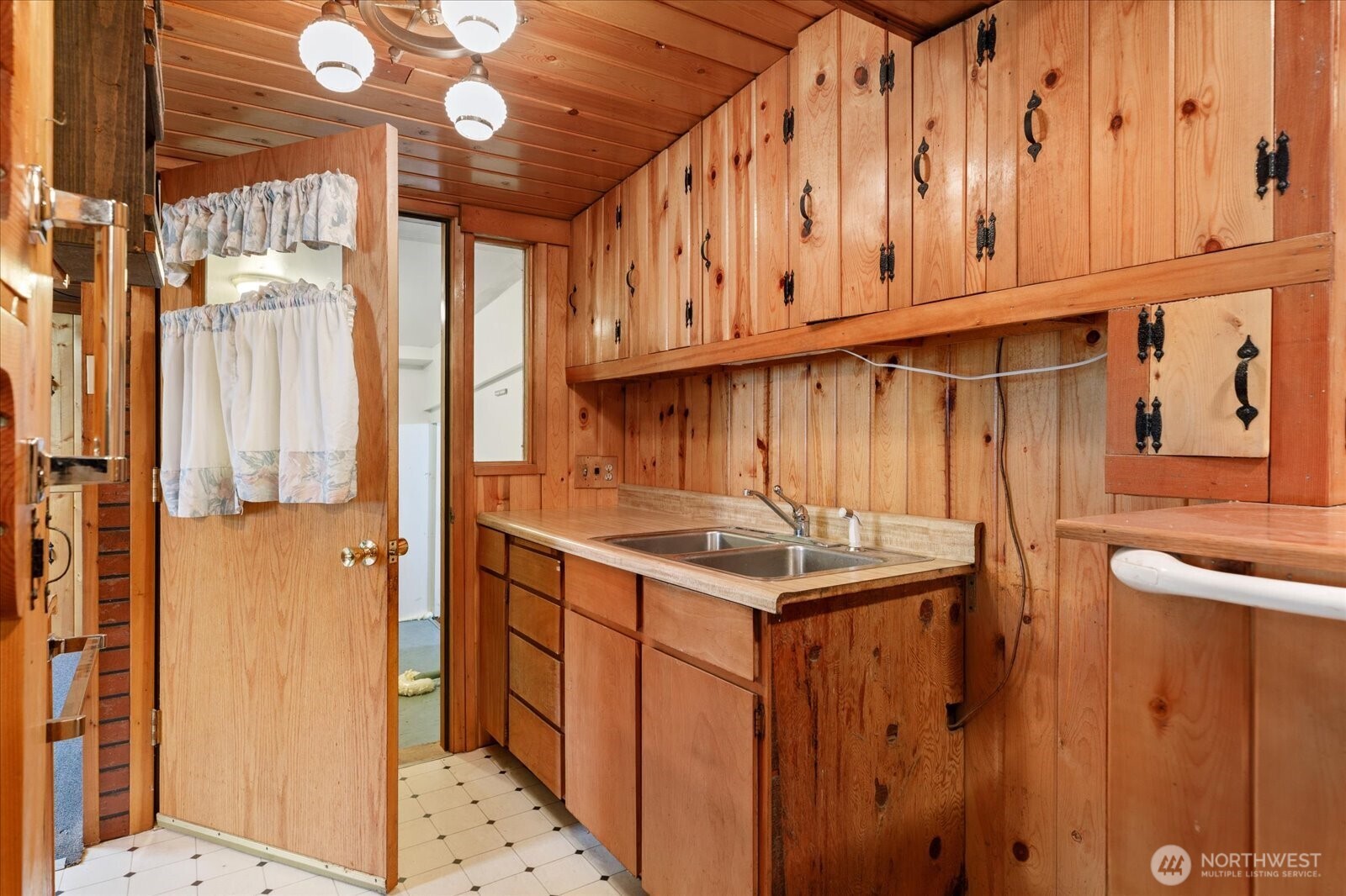 1311 H Avenue , Anacortes, WA 98221