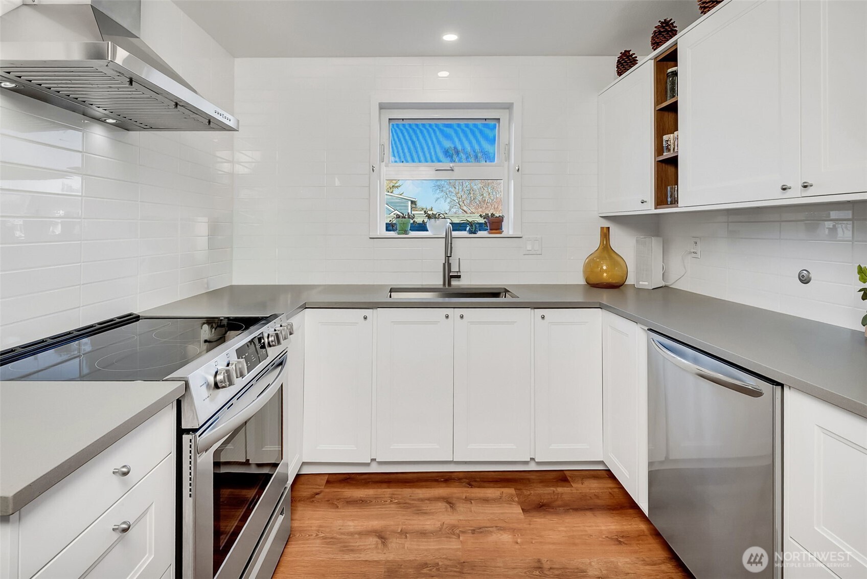 8000 28th Avenue NW #320, Seattle, WA 98117