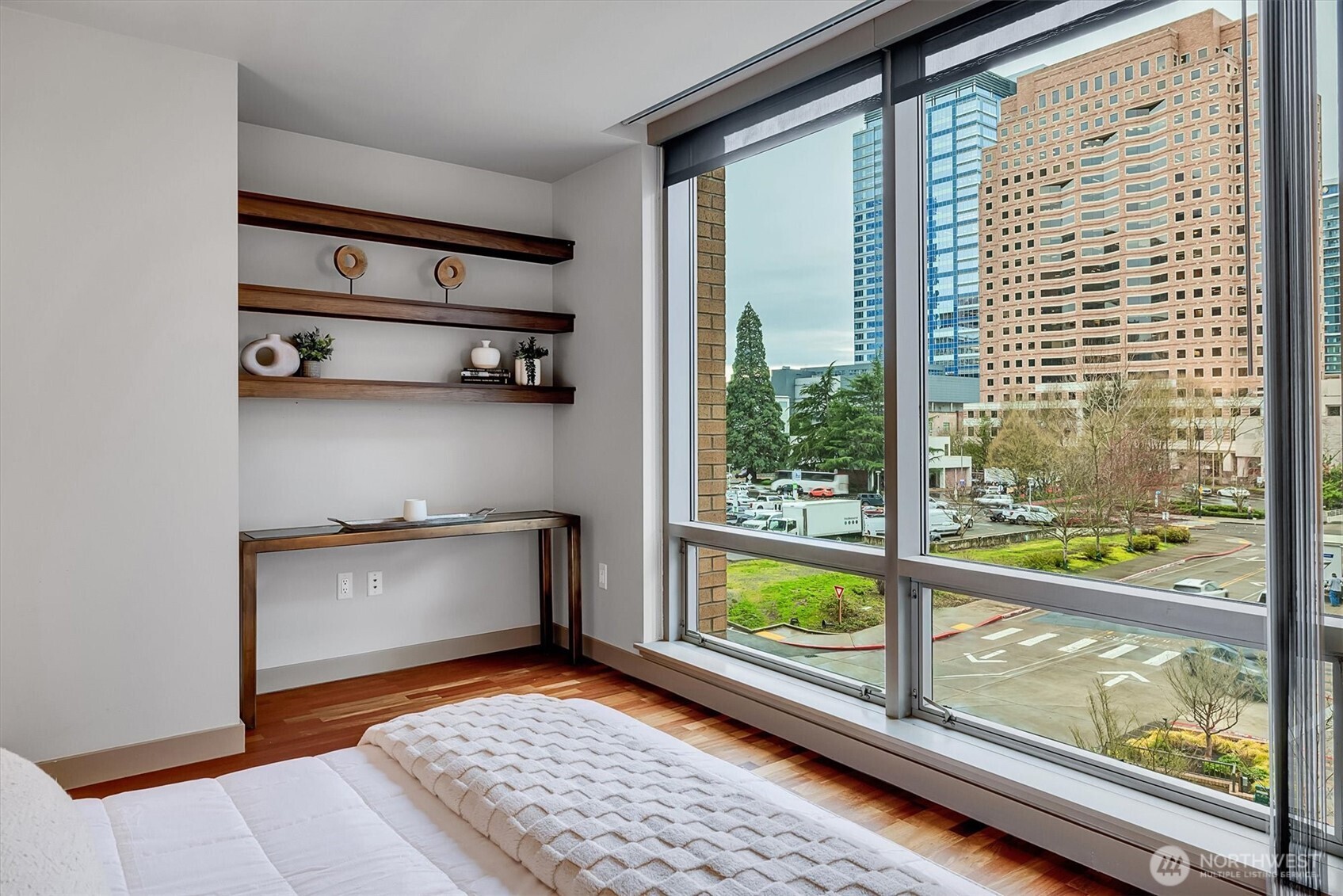 10650 NE 9th Place #422, Bellevue, WA 98004