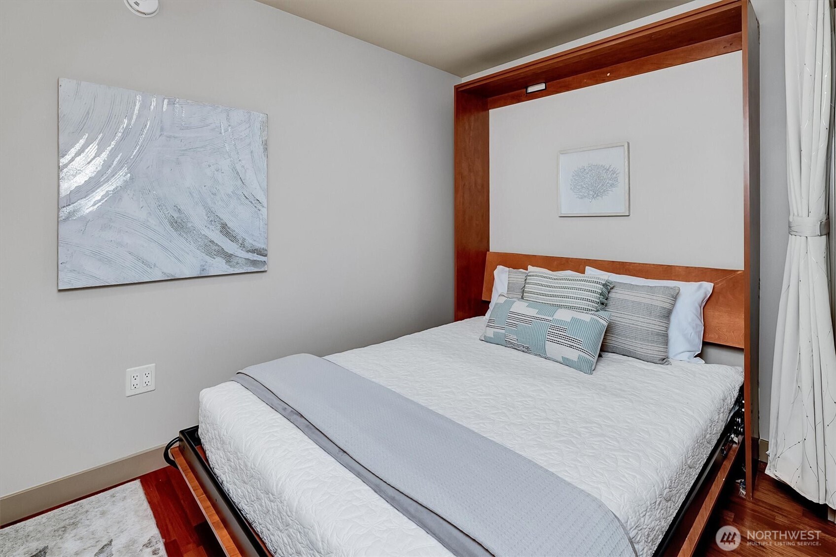 10650 NE 9th Place #422, Bellevue, WA 98004