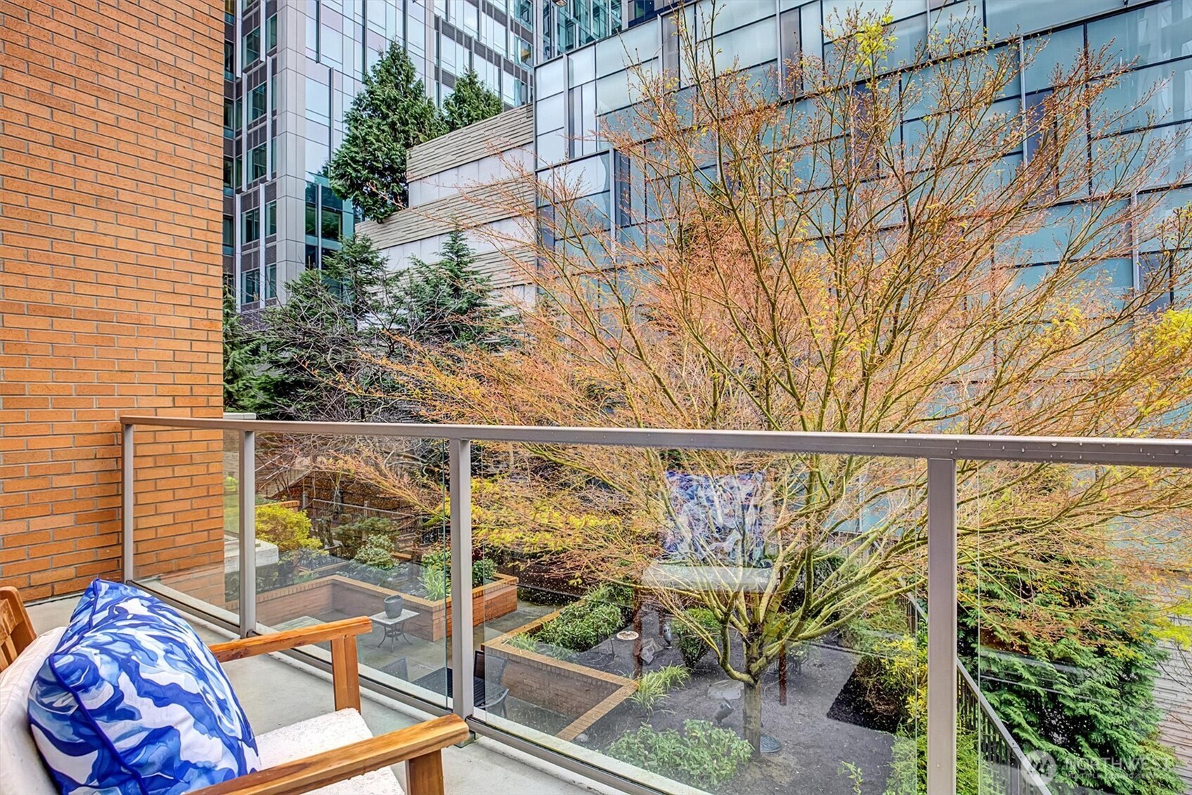 10650 NE 9th Place #422, Bellevue, WA 98004