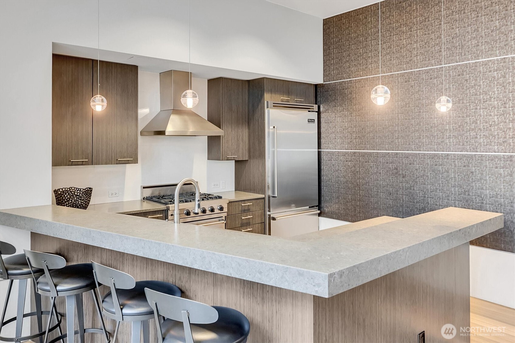 10650 NE 9th Place #422, Bellevue, WA 98004