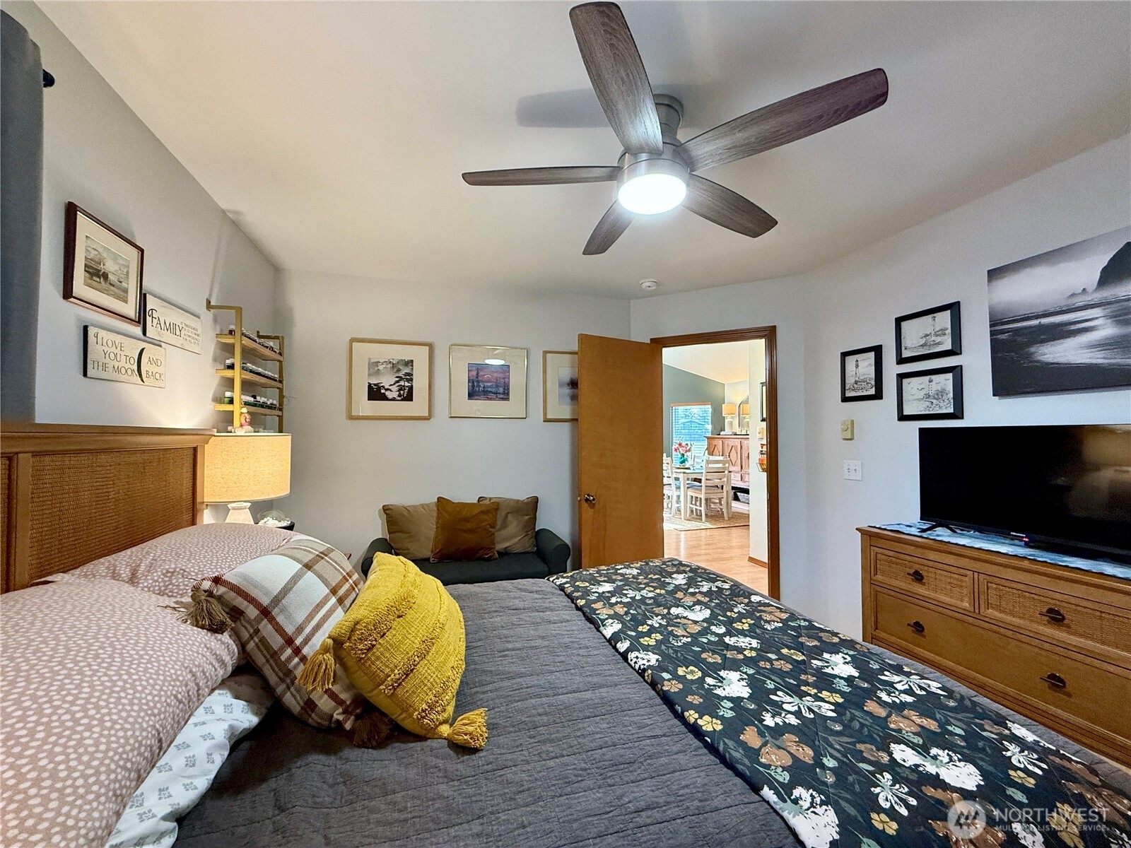 559 Puffin Avenue NE, Ocean Shores, WA 98569