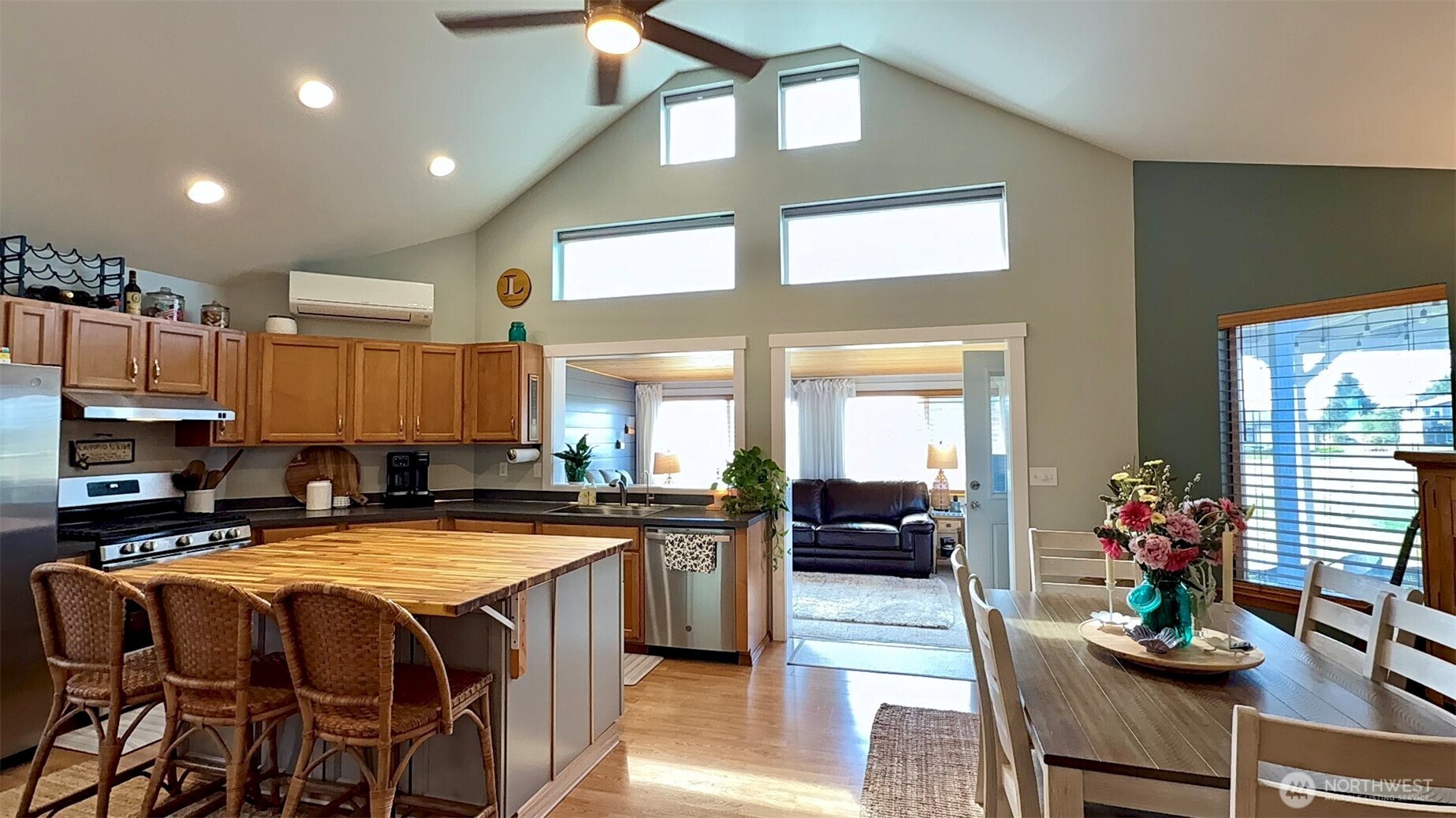 559 Puffin Avenue NE, Ocean Shores, WA 98569