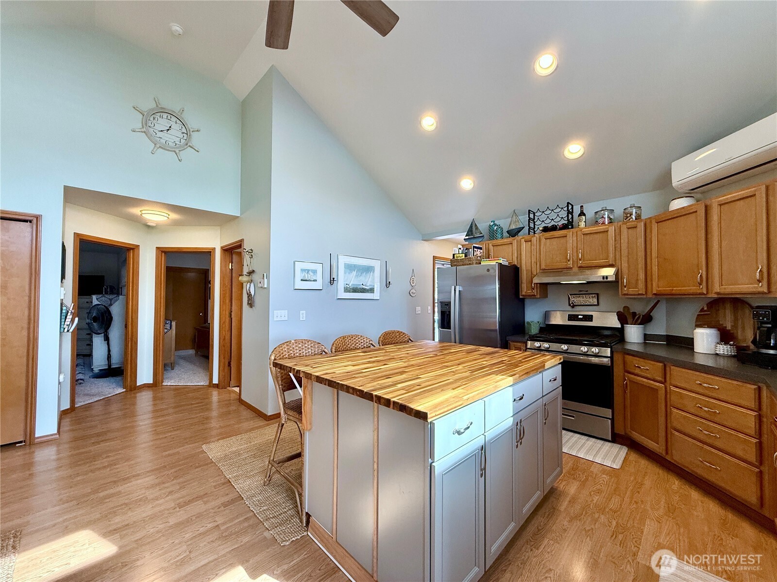 559 Puffin Avenue NE, Ocean Shores, WA 98569