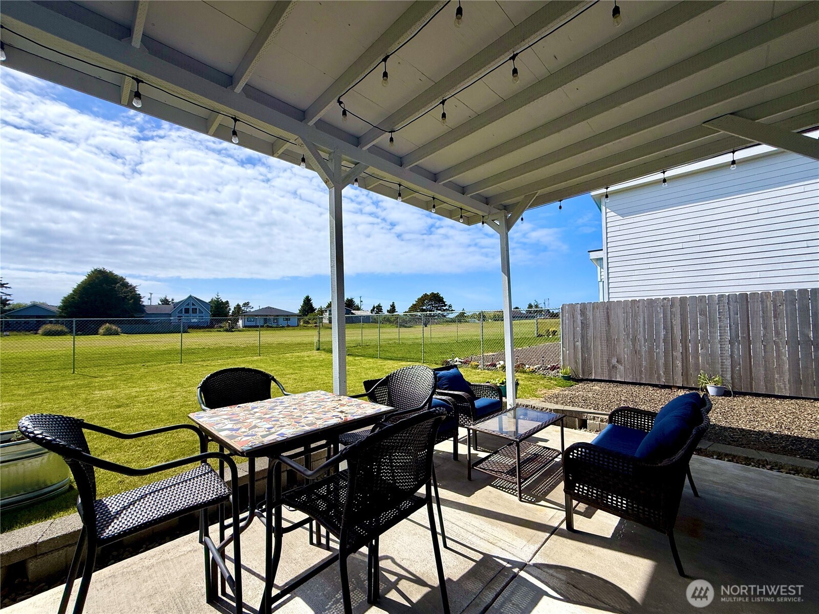 559 Puffin Avenue NE, Ocean Shores, WA 98569