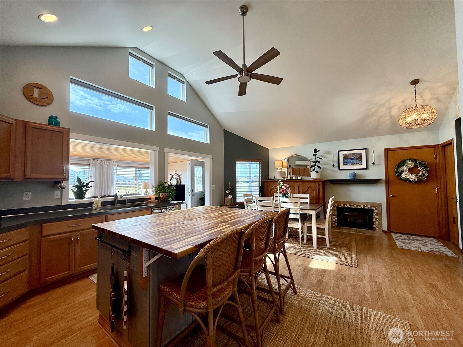 559 Puffin Avenue NE, Ocean Shores, WA 98569