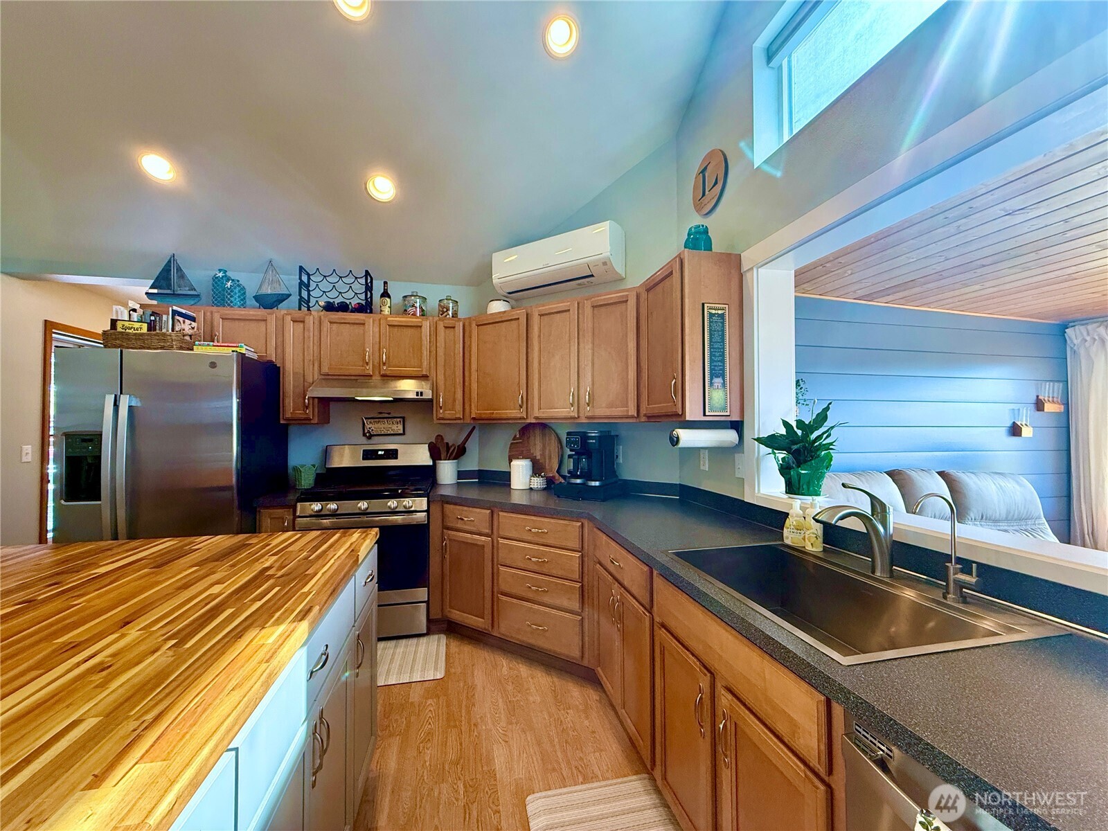 559 Puffin Avenue NE, Ocean Shores, WA 98569