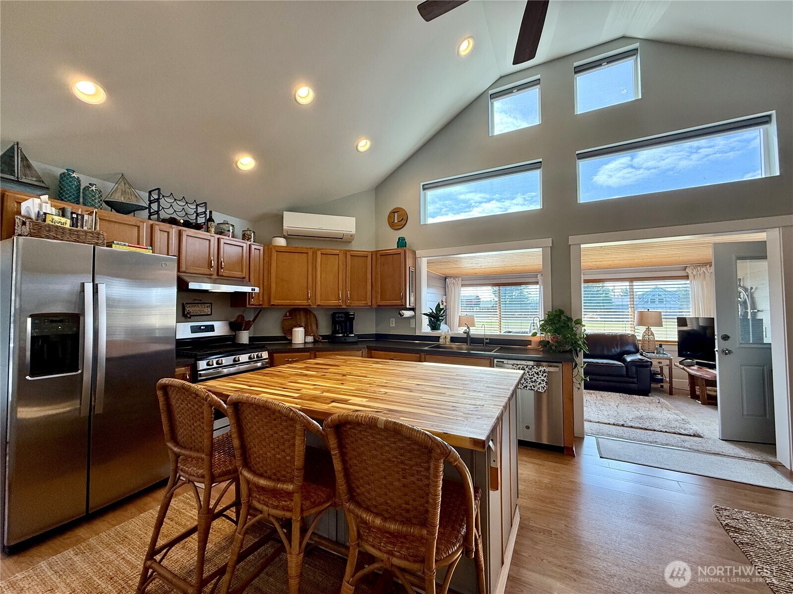 559 Puffin Avenue NE, Ocean Shores, WA 98569