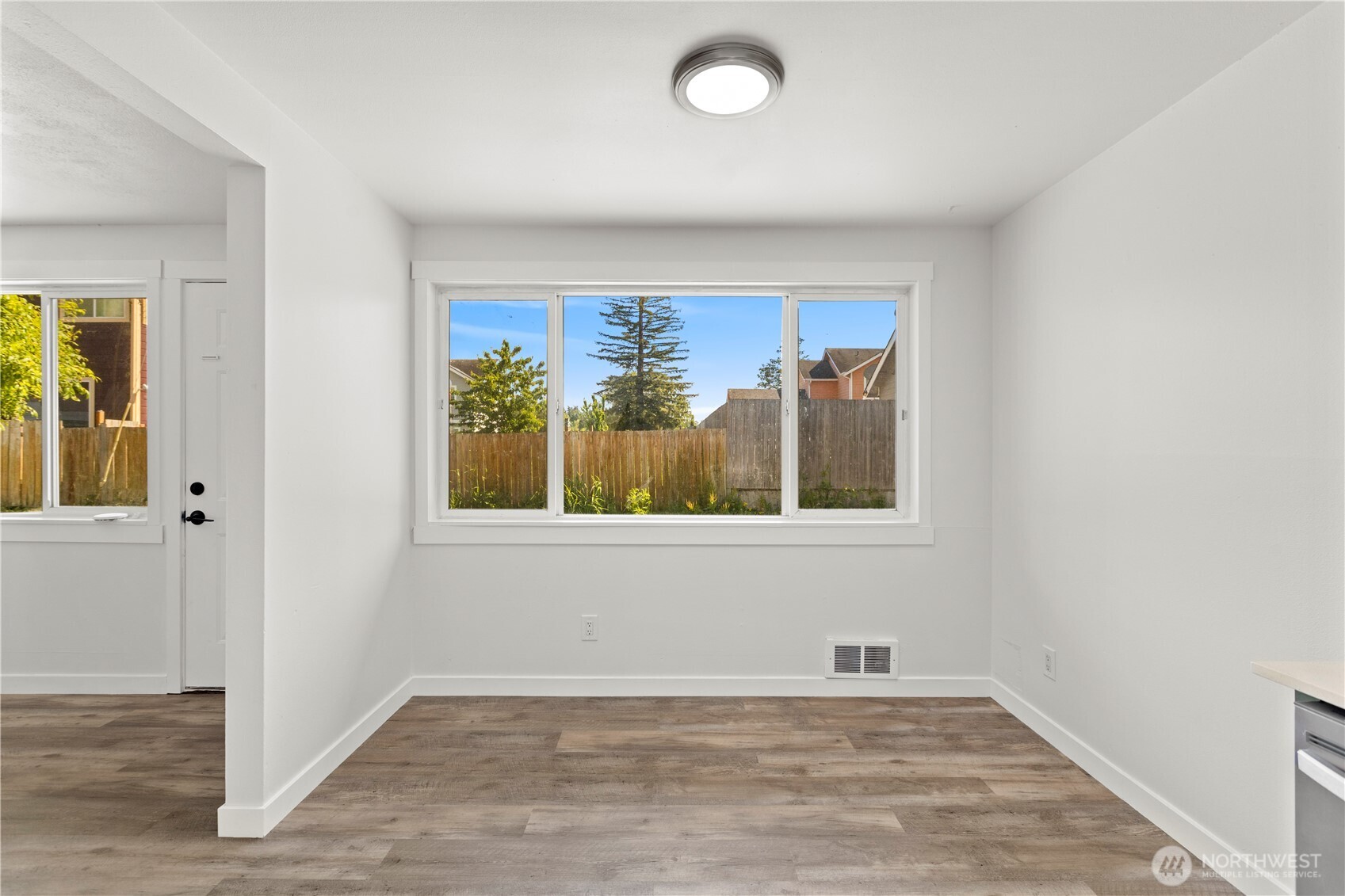 813 Woodford Avenue N, Kent, WA 98031