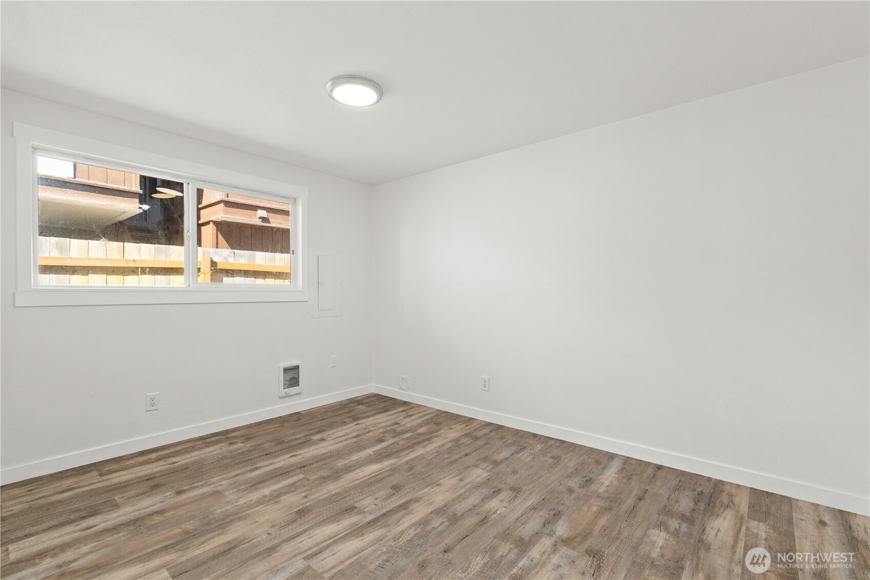 813 Woodford Avenue N, Kent, WA 98031