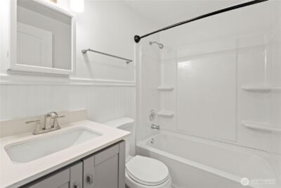 813 Woodford Avenue N, Kent, WA 98031 - Photo 16