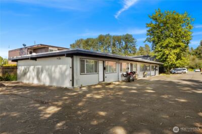 813 Woodford Avenue N, Kent, WA 98031 - Photo 3
