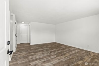 813 Woodford Avenue N, Kent, WA 98031 - Photo 4