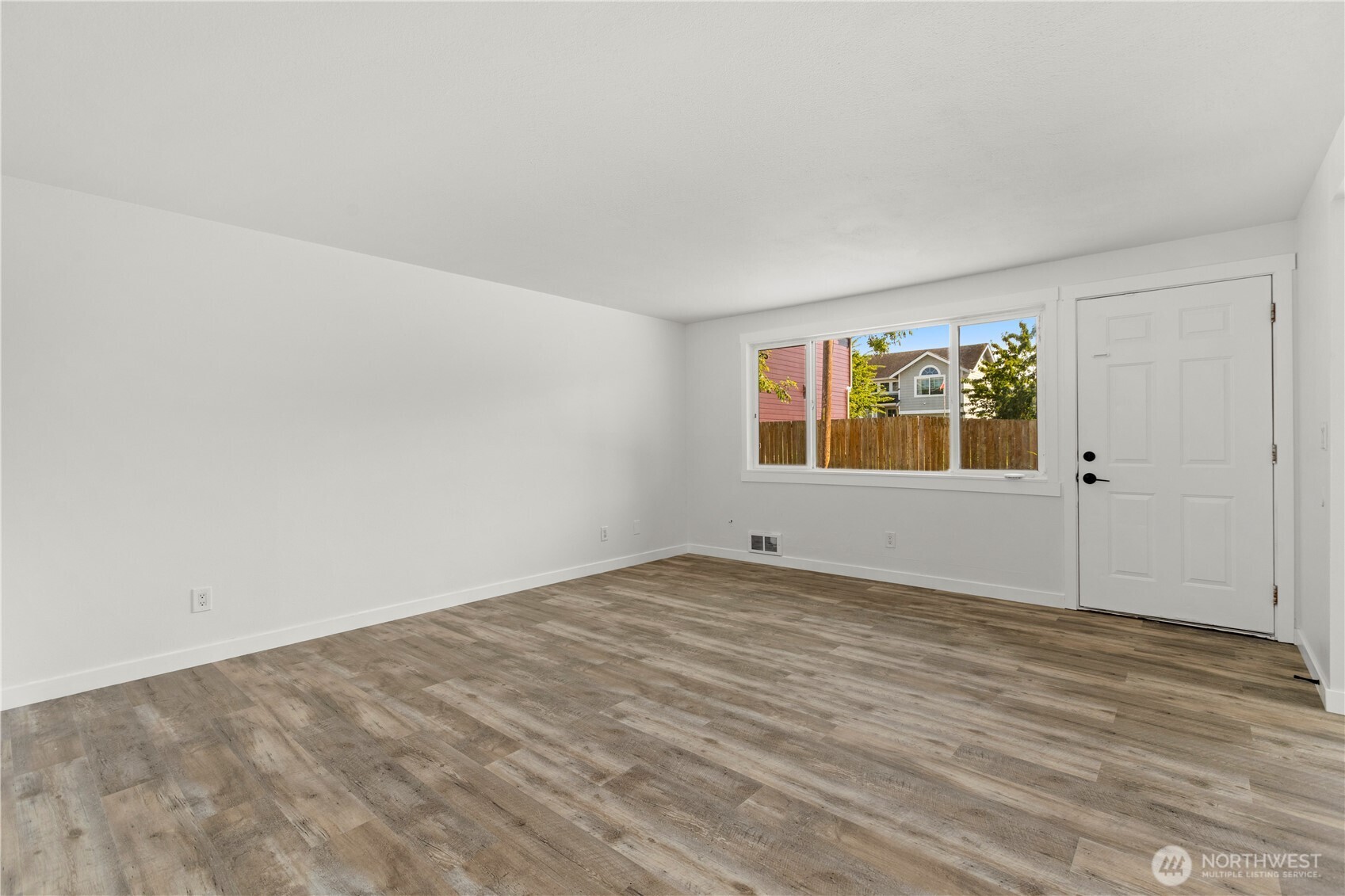813 Woodford Avenue N, Kent, WA 98031